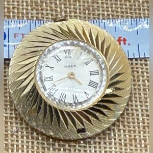VTG Timex pendant watch approx. from 1964 has a chip on face glass.